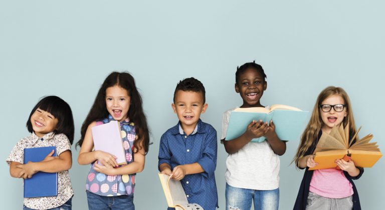 Enfants qui lisent